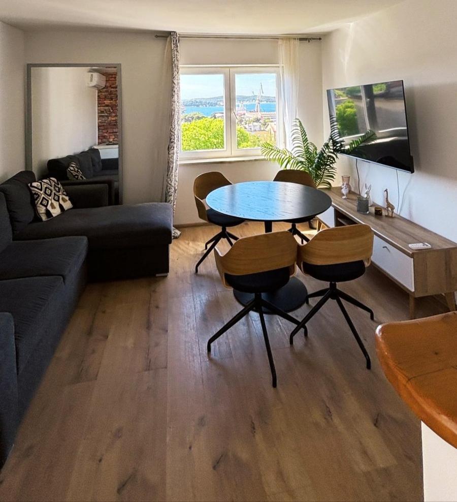 Ana Appartement Pula Buitenkant foto